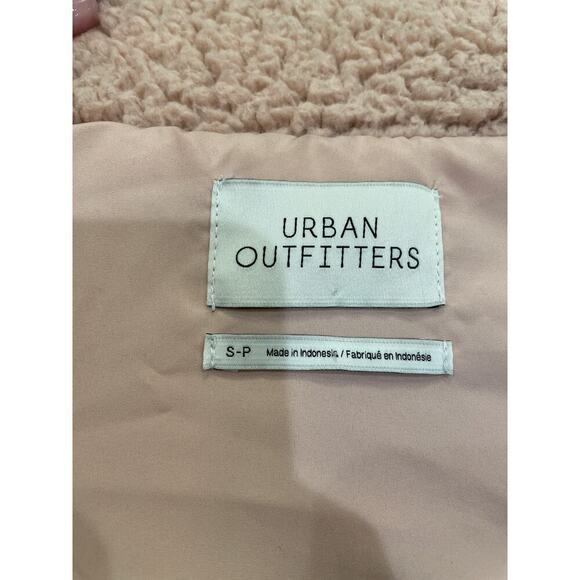Urban Outfitters Women’s Light Pink Teddy Fleece Jacket Small - Picture 4 of 6
